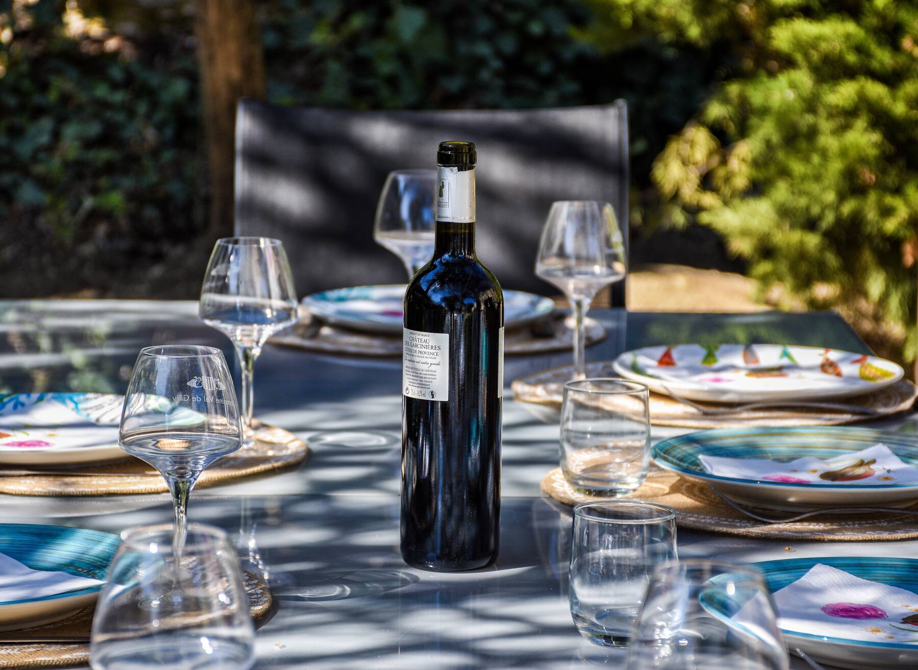 wine, glasses, place settings
